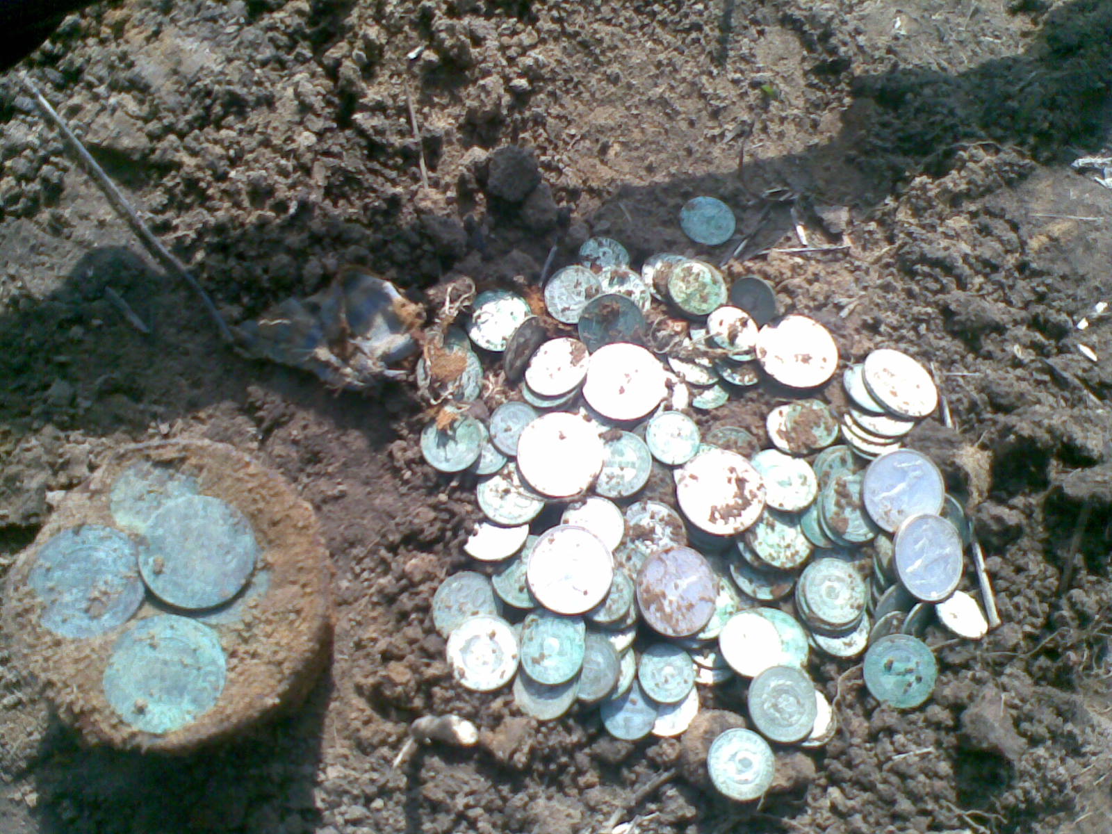 Найден клад монет