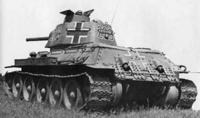 захваченный советский танк Т-34 на службе у Вермахта.jpg