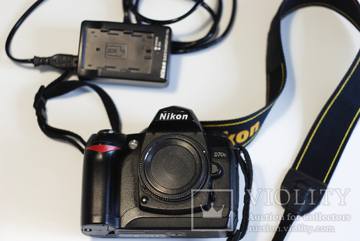 Nikon 70s body с зарядным устройством и ремнем. Пробег 9200 кадров, фото №2