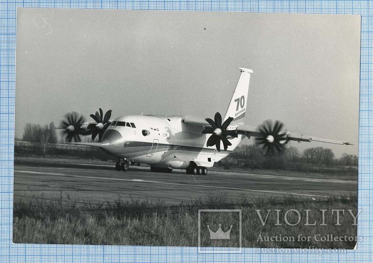 Первый прототип самолета Ан-70
