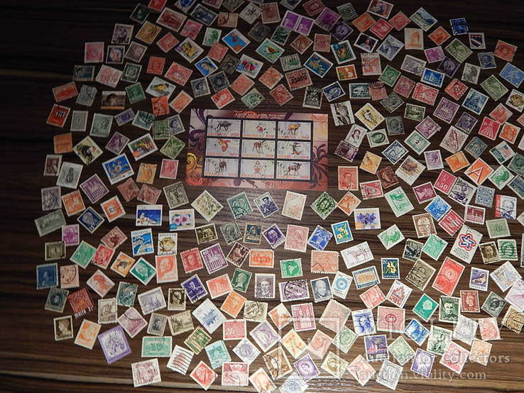 Коллекция марок 300 шт+ 1 блок Мультики.