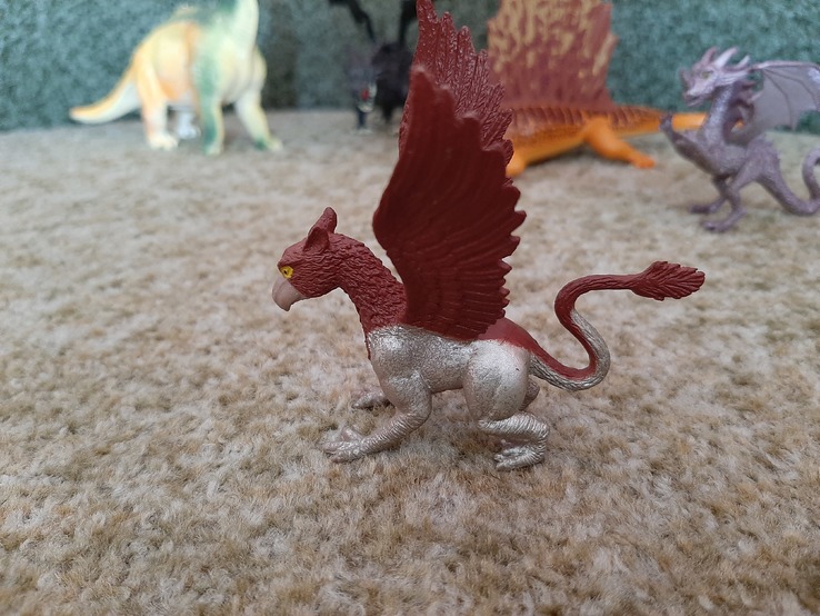 Динозавры, драконы и грифон, фото №7