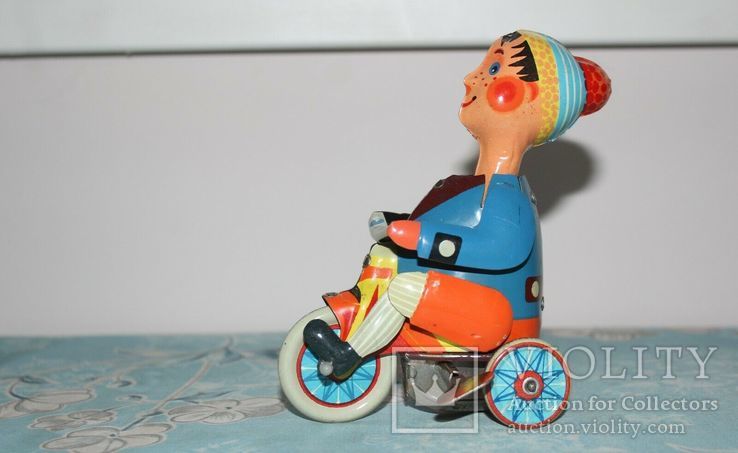 Заводная игрушка из жести: Мальчик на велосипеде, Фирма Kovap Чехословакия, фото №2