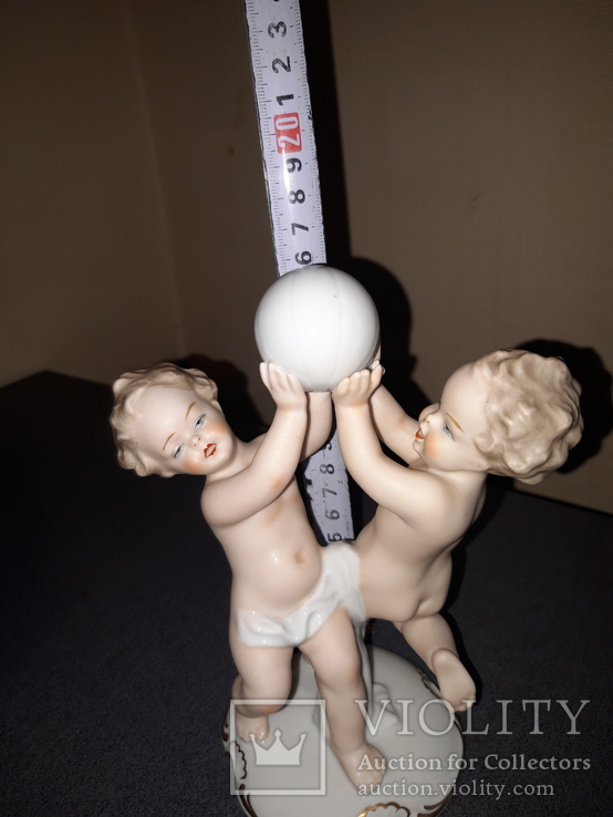 Два мальчика с мячем, фото №3