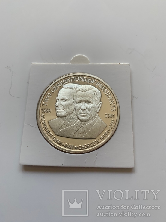 США. Серебро. 2001 г. 1 Oz 999 Two Generations Of Presidents George Bush Fine Silver Coin., фото №2