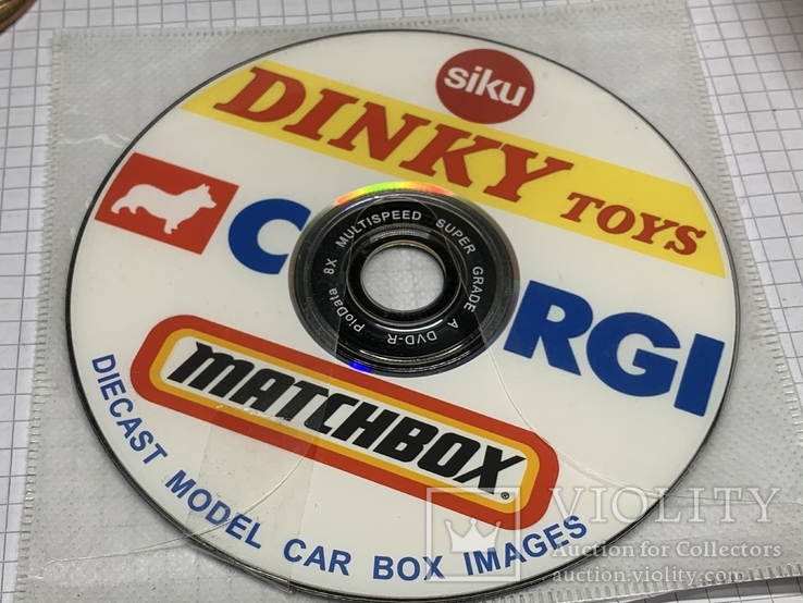 Диск с Англии с каталогами моделей  Dinky Corgi Matchbox Siku, фото №2