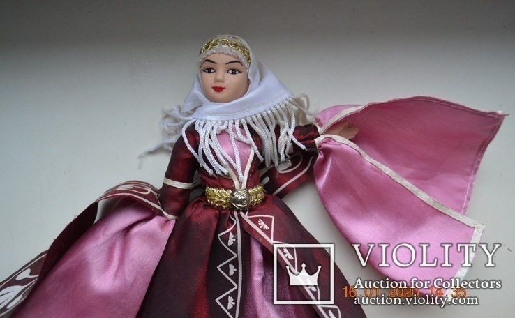 Фарфоровая кукла в костюме " Карачаевский праздничный костюм ". Из набора. Высота 19 см., фото №5