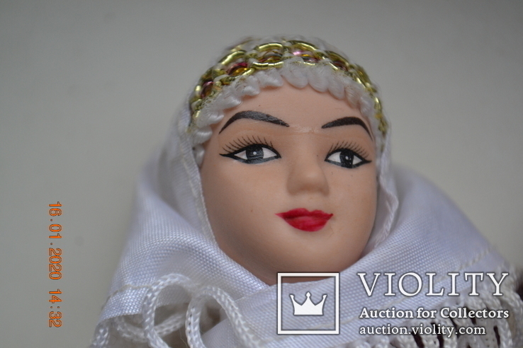 Фарфоровая кукла в костюме " Карачаевский праздничный костюм ". Из набора. Высота 19 см., фото №7