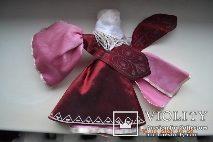 Фарфоровая кукла в костюме " Карачаевский праздничный костюм ". Из набора. Высота 19 см., фото №9