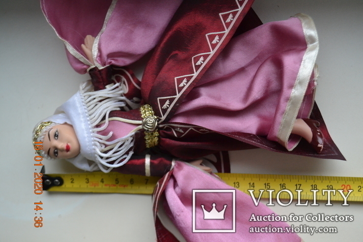 Фарфоровая кукла в костюме " Карачаевский праздничный костюм ". Из набора. Высота 19 см., фото №13
