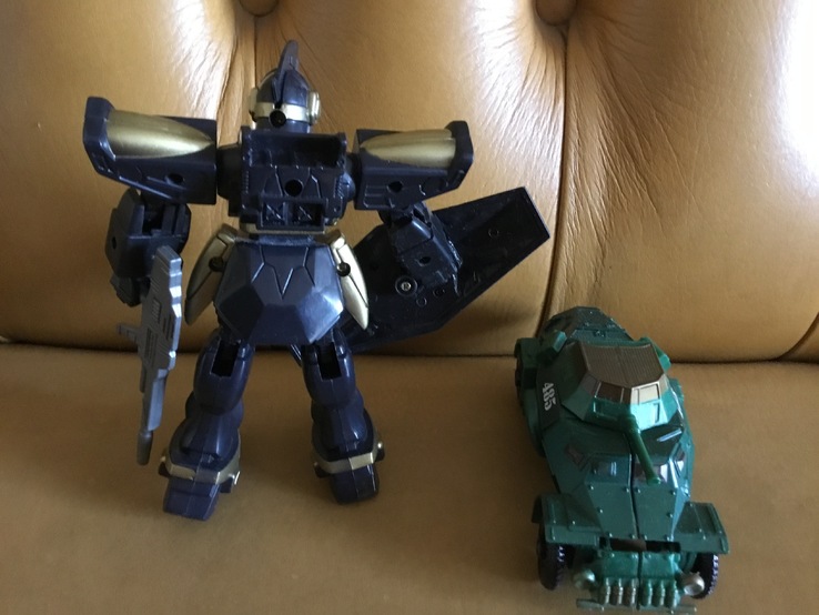 Набор: робот рыцарь, броневик трансформер, фото №3