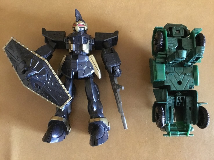 Набор: робот рыцарь, броневик трансформер, фото №4