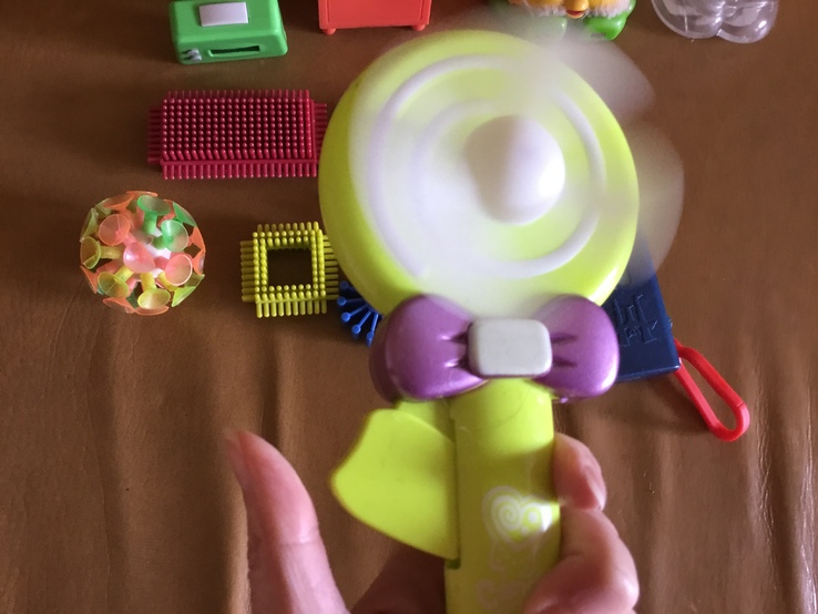 Набор игрушек: вентилятор, лампа, копилка и др., numer zdjęcia 4