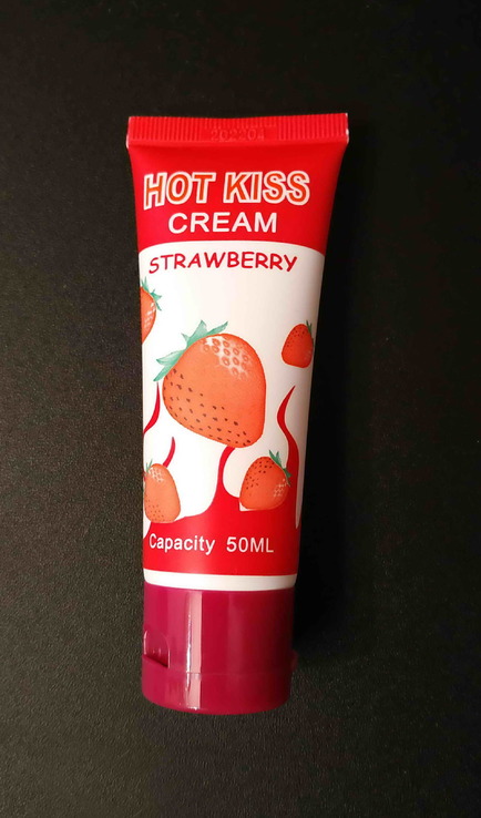 Лубрикант Hot Kiss ("Горячий поцелуй"). 50 ml. Клубника. Блиц.
