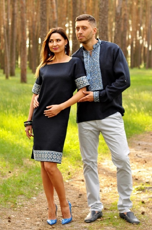Ефектний комплект - чоловіча сорочка і жіноче плаття з синього льону з виразною вишивкою, фото №3