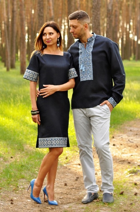 Ефектний комплект - чоловіча сорочка і жіноче плаття з синього льону з виразною вишивкою, фото №2