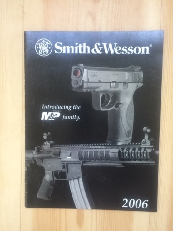 Каталог оружейной фирмы Smith &amp; Wesson.