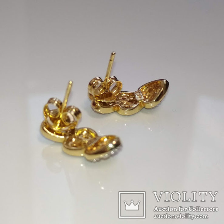 Золотые серьги-гвоздики-сердечки с бриллиантами, фото №5