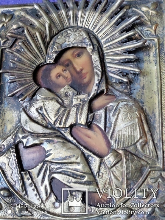 Икона Богородицы в окладе и киоте, фото №7