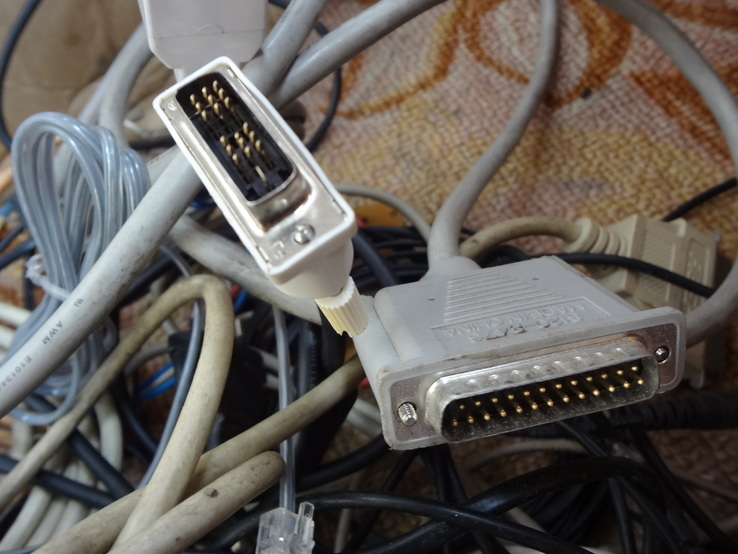 Разные кабели и зарядки, фото №6