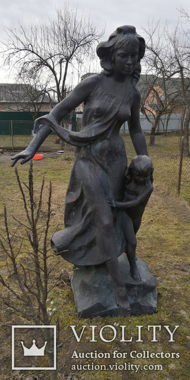 Скульптура Жінки з дитиною (Мідь, 590 кг.)