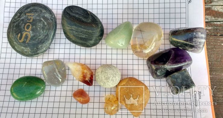 Природные минералы камни 14 шт. 270 грм.