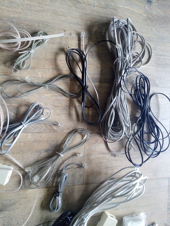 Телефонные провода, кабели и розетки, фото №6