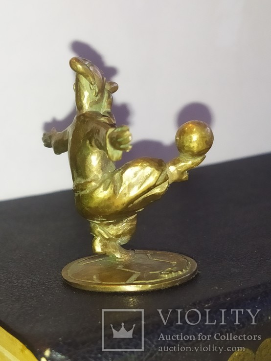 Украинец Казак с мячем коллекционная миниатюра статуэтка бронза, фото №5