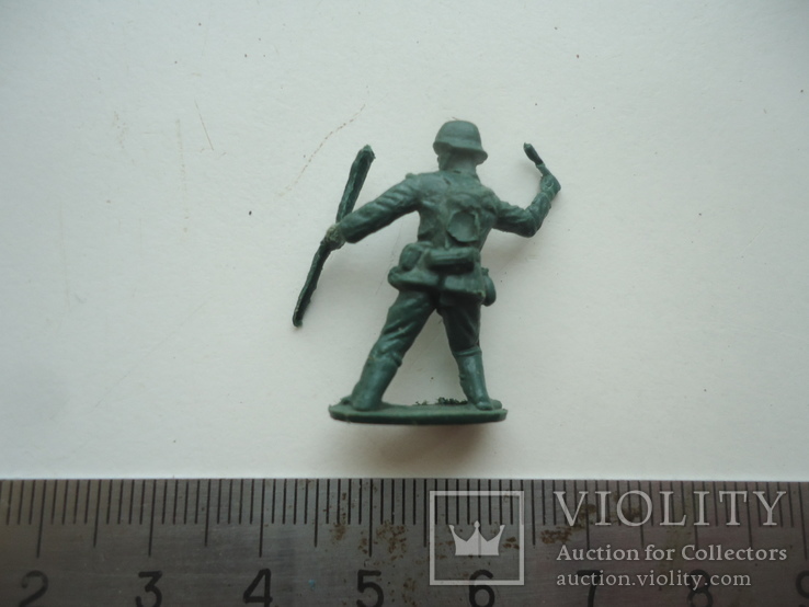 The soldier is German., photo number 3