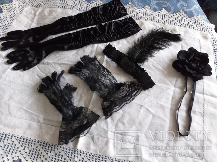 Перья,перчатка черные стиль 30 годов