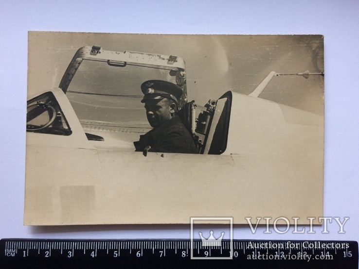 Лётчик в кабине самолета истребителя СССР, фото №2