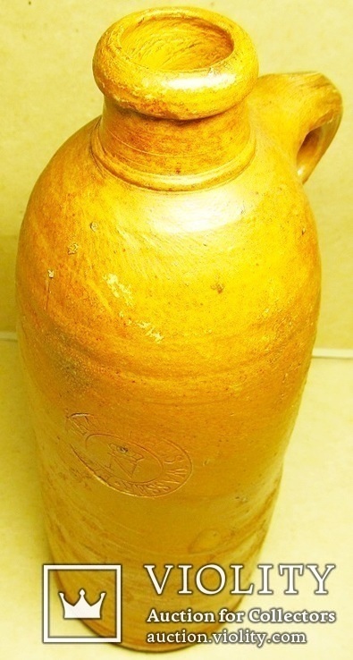 Старинная бутылка из под сельтерской воды