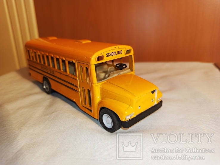 Модель автобуса "School Bus".