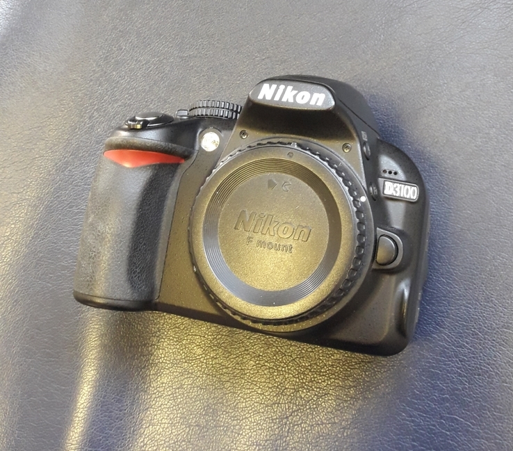 Nikon D3100 body