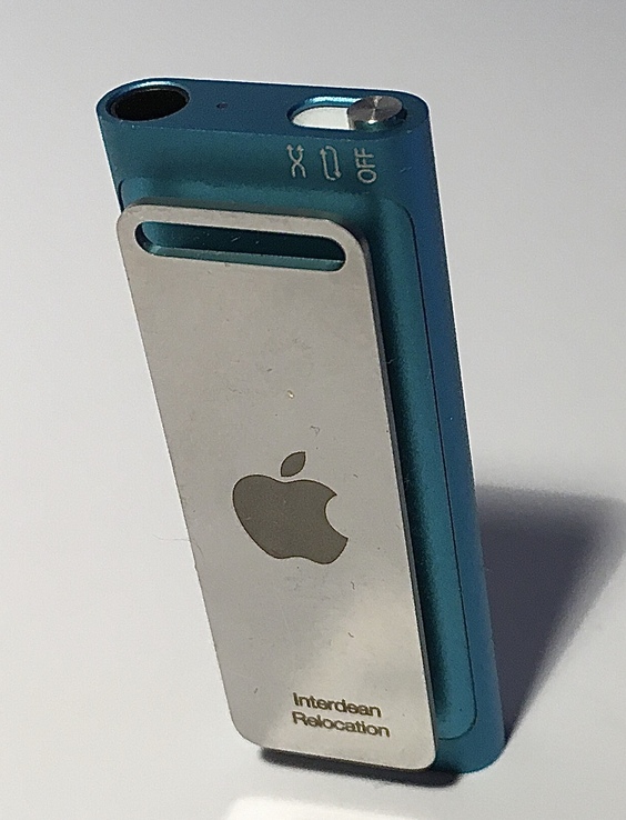 Apple iPod shuffle 3 Gen c наушниками Apple Earbuds и USB кабелем, фото №2