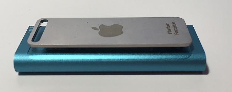 Apple iPod shuffle 3 Gen c наушниками Apple Earbuds и USB кабелем, фото №9