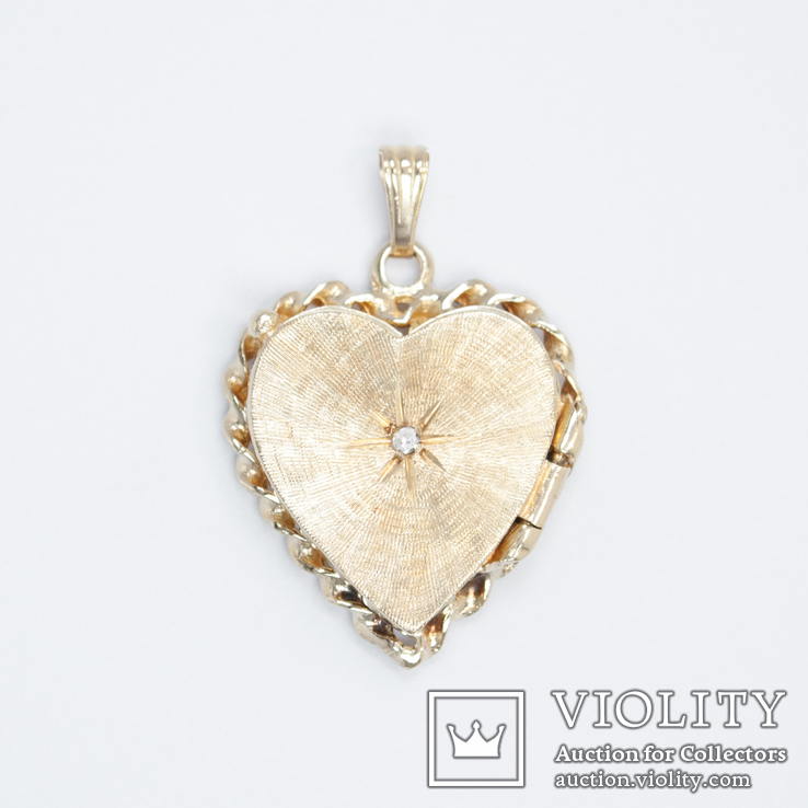 Золотой кулон-локет в форме сердца с бриллиантом