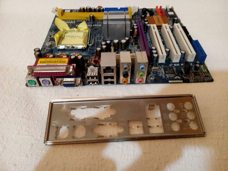 Мат. плата ASRock 775i945GZ PCI-E+SVGA+LAN SATA MicroATX 2DDR2, фото №3