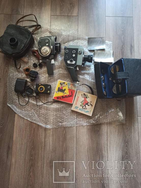 Две Кинокамеры ,Фотоаппарат ,экспонометр и др.