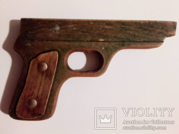 Пистолет детский деревянный.( Послевоенная игрушка1945-50г).