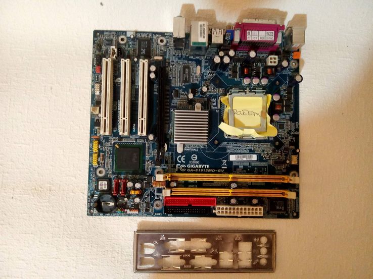 Мат. плата GIGABYTE GA-8I915MD-GV PCI-E+SVGA+LAN SATA MicroATX 2DDR2