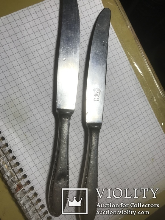 Столовые ножи похоже с серебряными ручками, фото №2