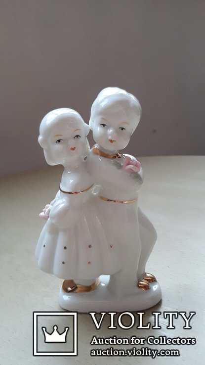 Фарфоровая статуэтка Дети  с розочками., фото №2
