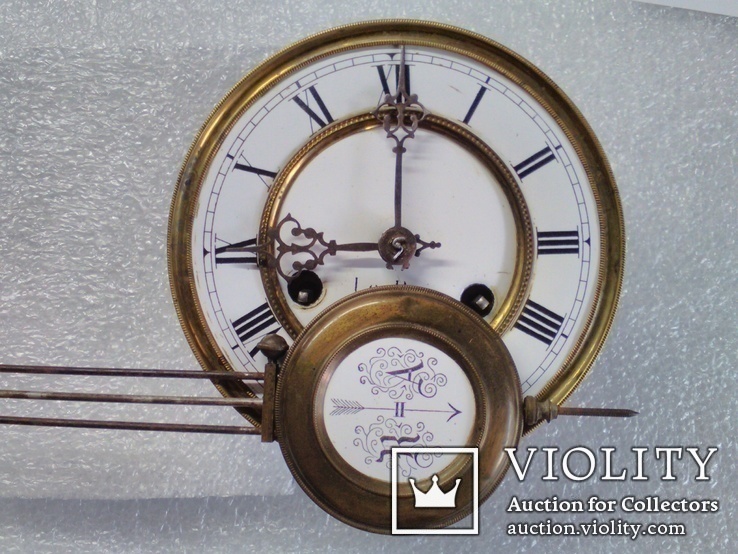 Механизм с маятником для настенных часов начала 20 века.