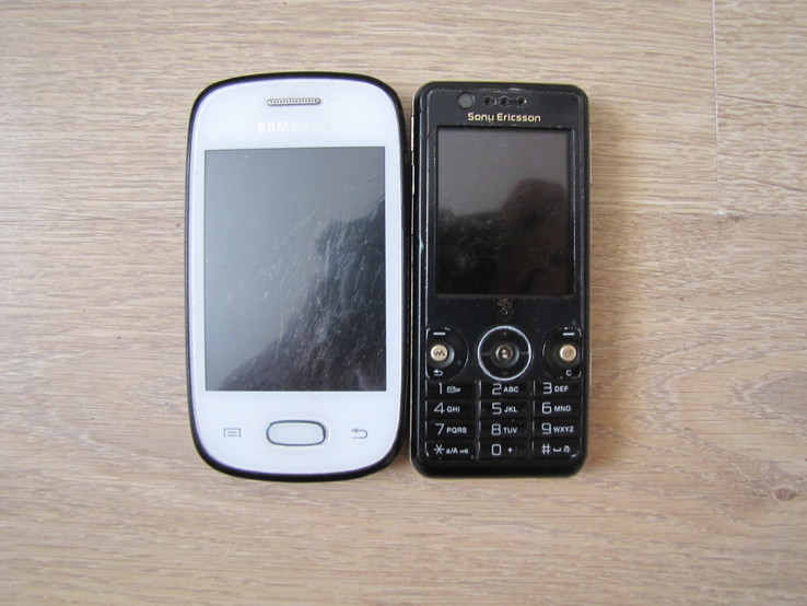 2 телефона Samsung s5312 и Sony Ericson w660i на запчасти