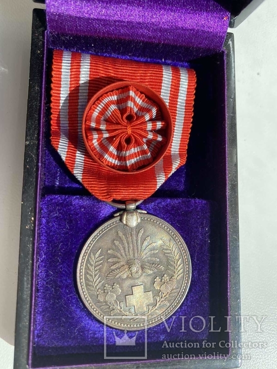 Медаль члена общества японского красного креста.