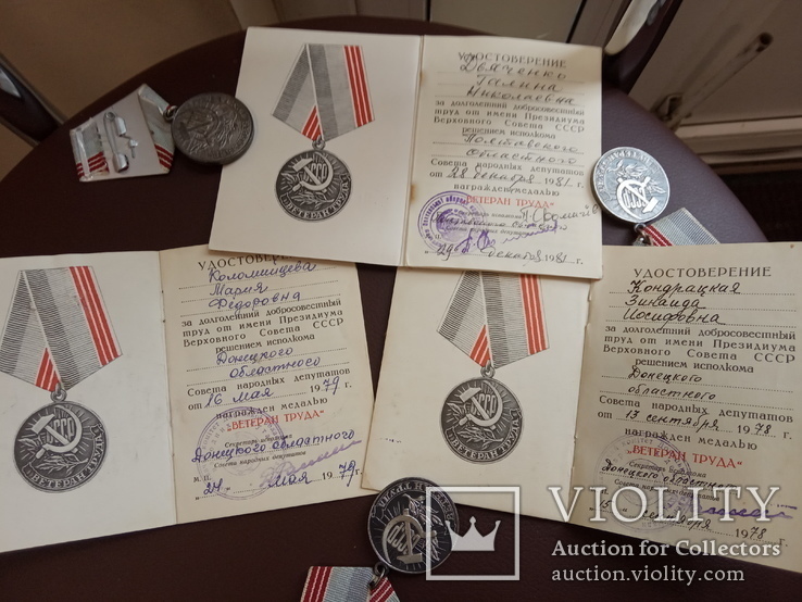 Медаль " Ветеран труда " с документами на женщин., фото №8