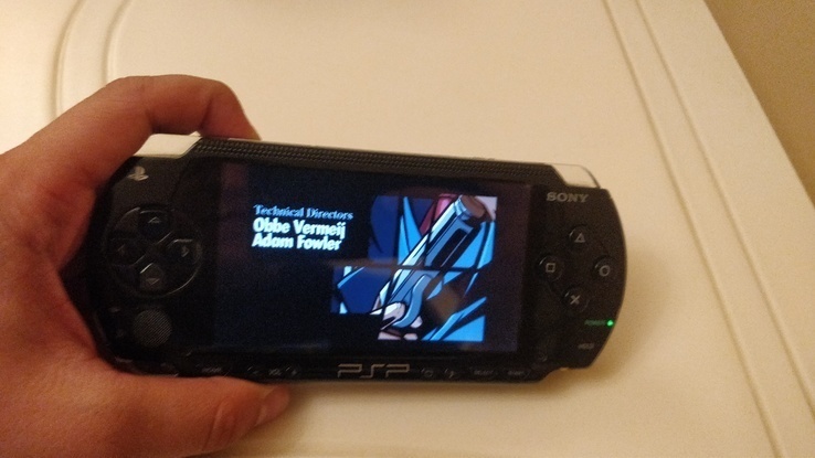 Sony PSP 1004 прошитая + флешка 16GB c играми + Наушники., фото №9
