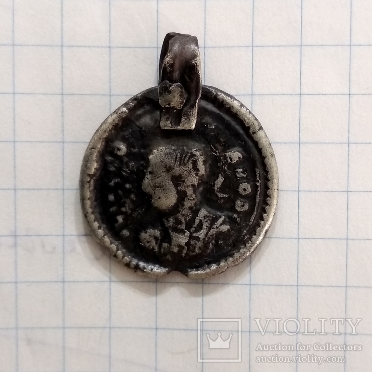 Монета цезаря Кріспа
