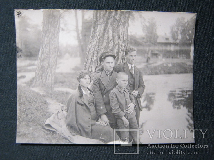 Семейное фото служащего. 1920-е., фото №2
